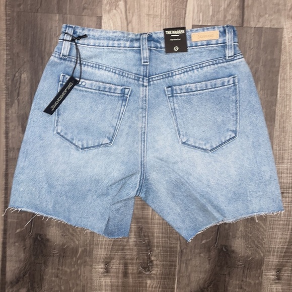 ⭐️ NWT Blank NYC The Warren Denim Shorts - Picture 3 of 3
